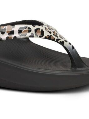 OOFOS Leopard Animal Print Sandals – Wmns 10